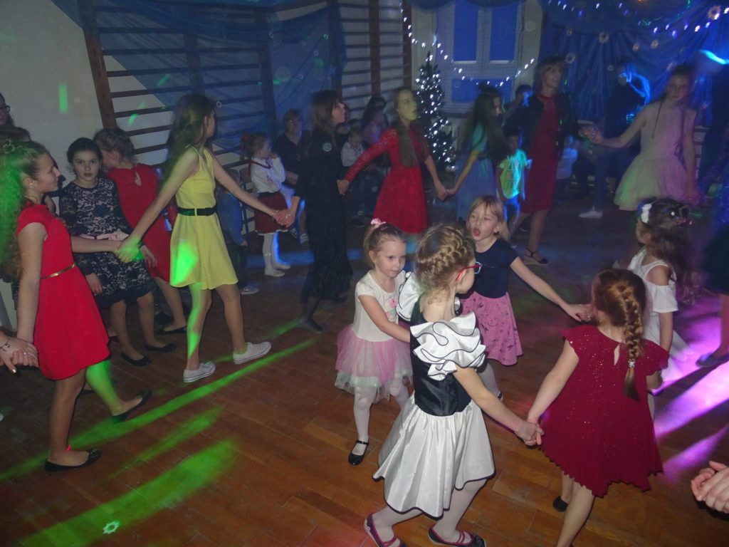 Zabawa karnawałowa w szkole w Zakrzewie