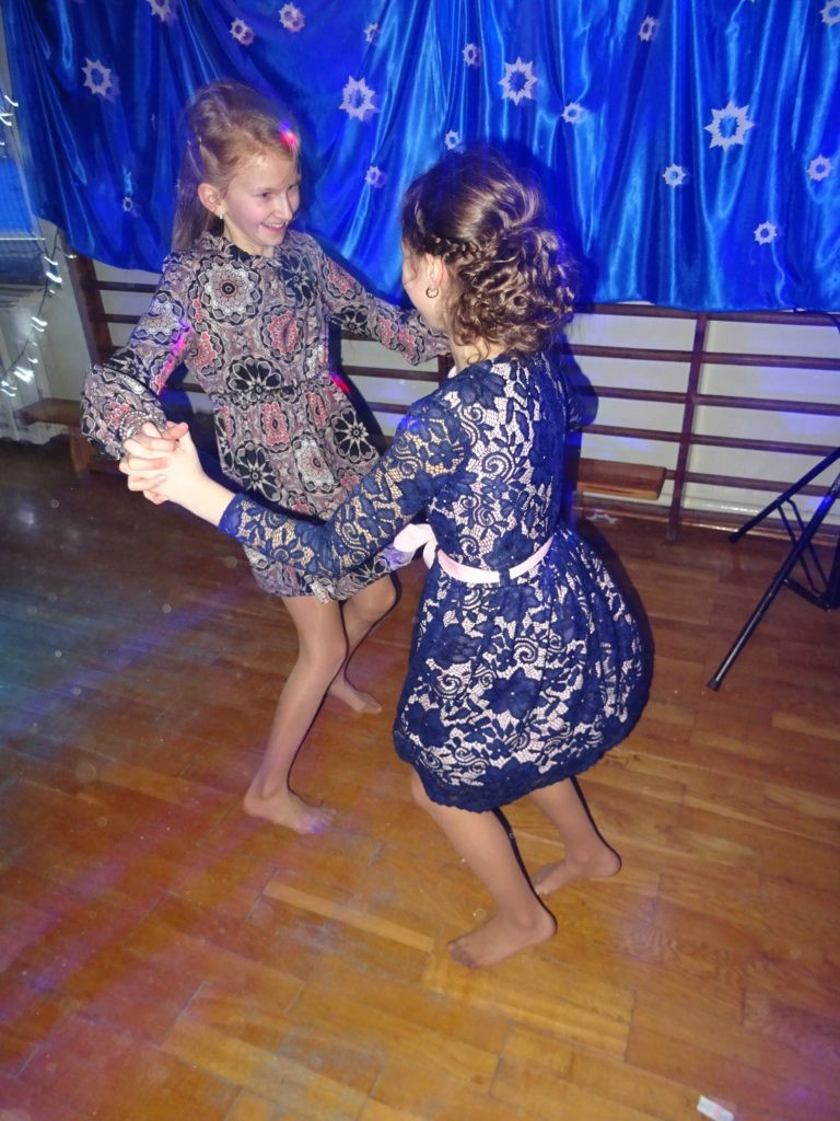 Zabawa karnawałowa w szkole w Zakrzewie