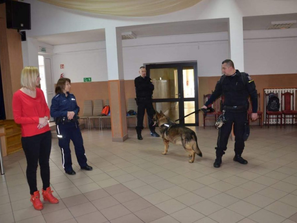 Spotkanie dzieci z gminy Ulan-Majorat z policjantami