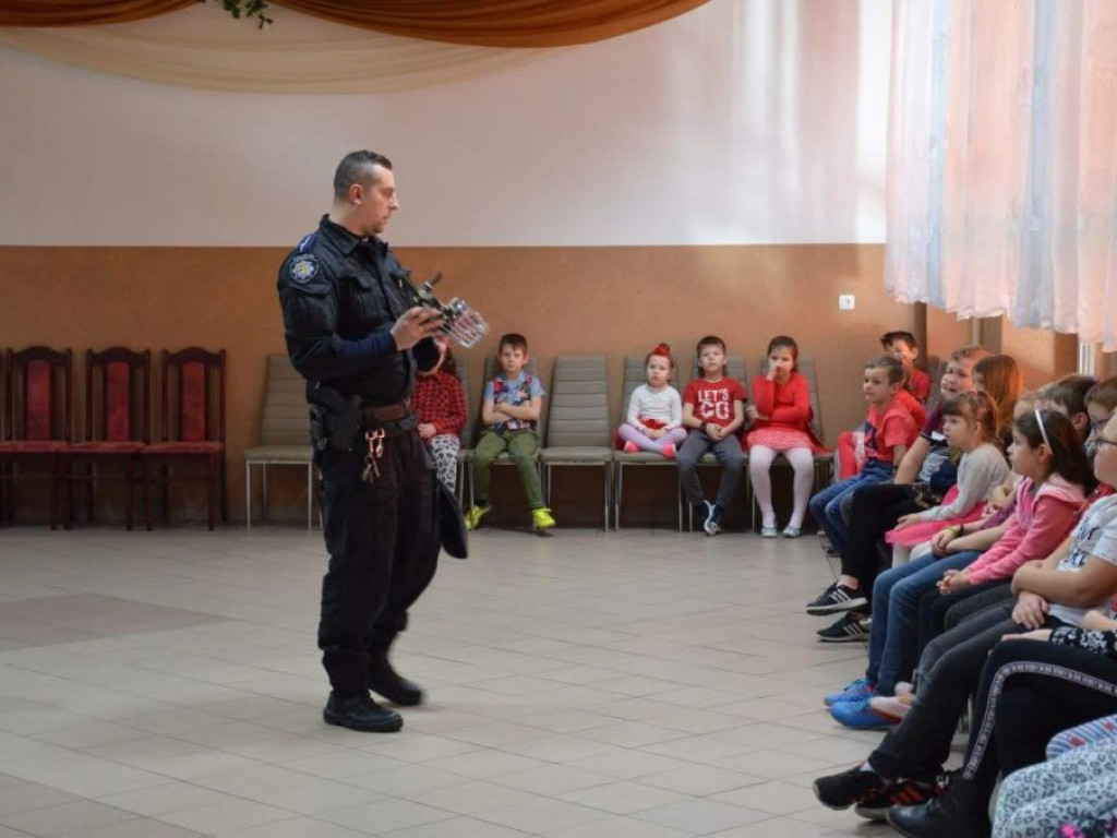 Spotkanie dzieci z gminy Ulan-Majorat z policjantami