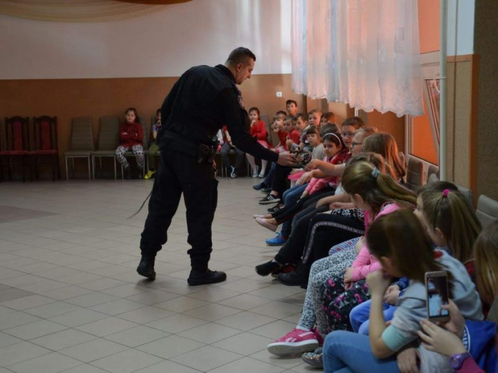 Spotkanie dzieci z gminy Ulan-Majorat z policjantami