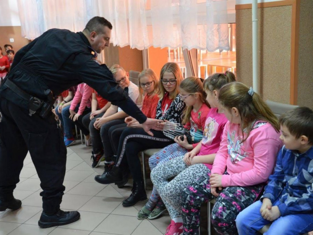 Spotkanie dzieci z gminy Ulan-Majorat z policjantami