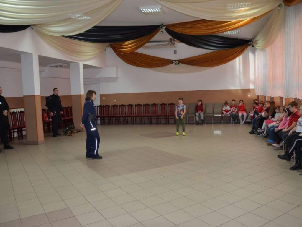 Spotkanie dzieci z gminy Ulan-Majorat z policjantami