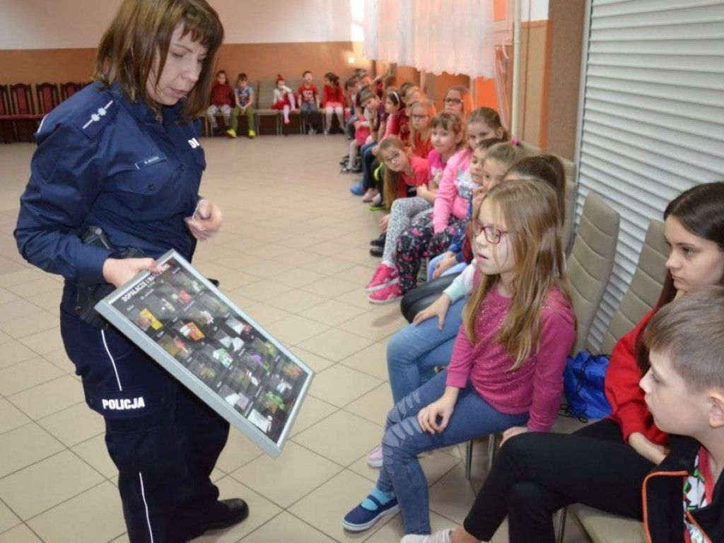 Spotkanie dzieci z gminy Ulan-Majorat z policjantami