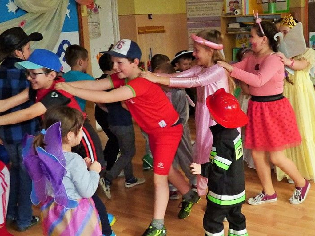 Bal przebierańców w Szkole Podstawowej w Żakowoli Poprzecznej