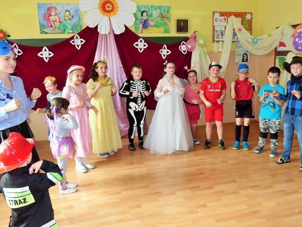 Bal przebierańców w Szkole Podstawowej w Żakowoli Poprzecznej