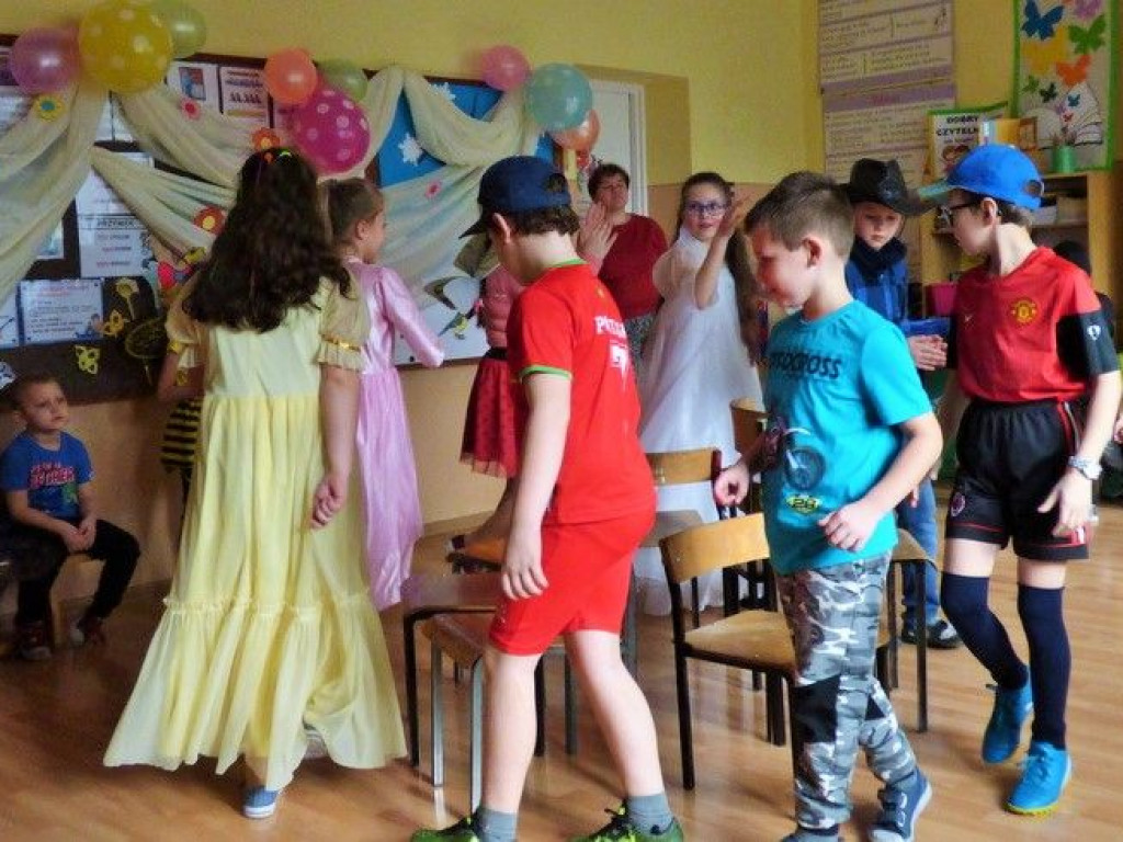 Bal przebierańców w Szkole Podstawowej w Żakowoli Poprzecznej