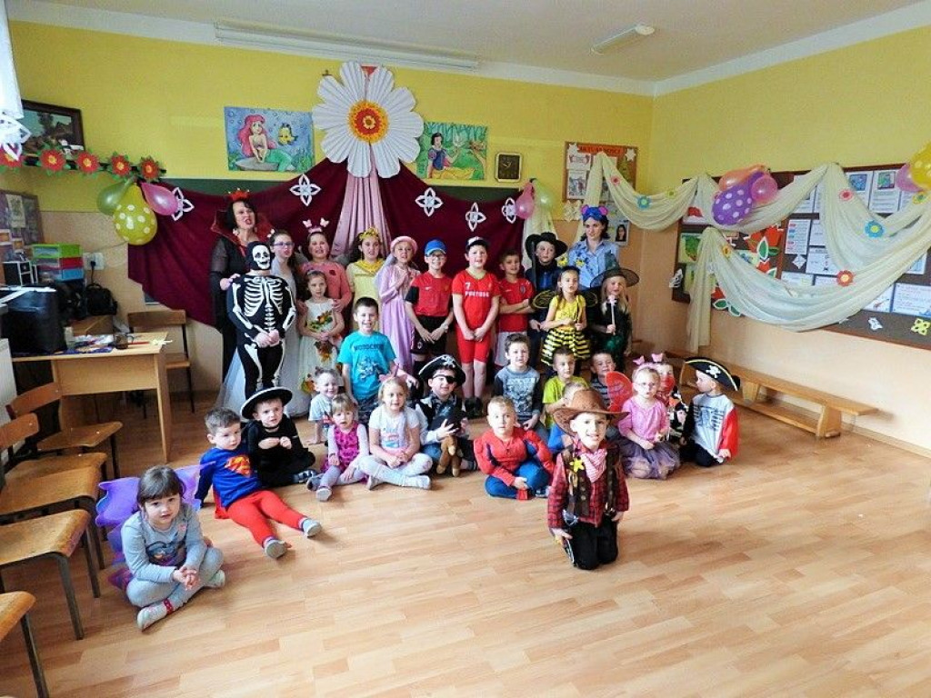 Bal przebierańców w Szkole Podstawowej w Żakowoli Poprzecznej