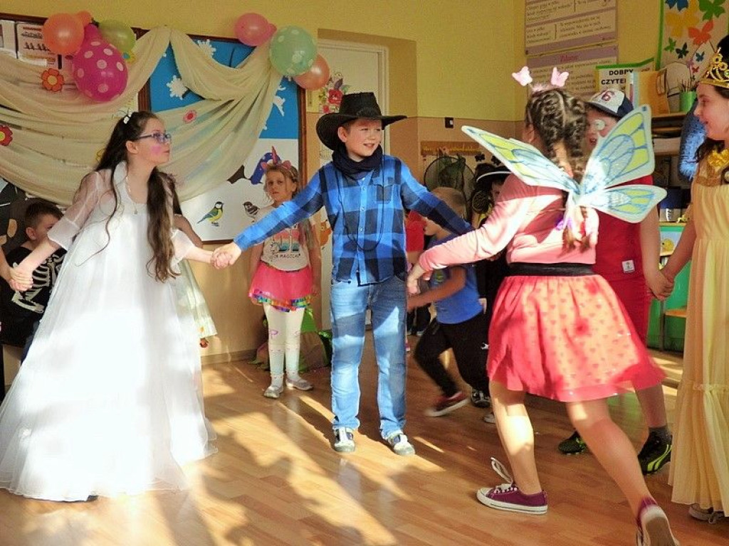 Bal przebierańców w Szkole Podstawowej w Żakowoli Poprzecznej