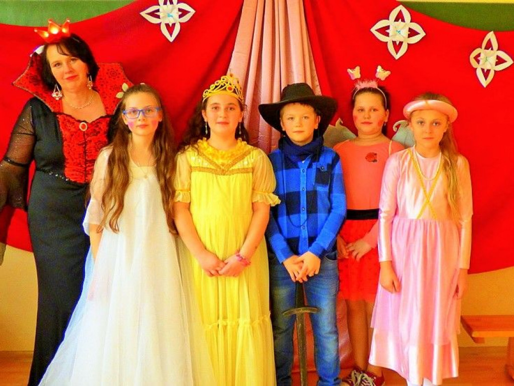 Bal przebierańców w Szkole Podstawowej w Żakowoli Poprzecznej