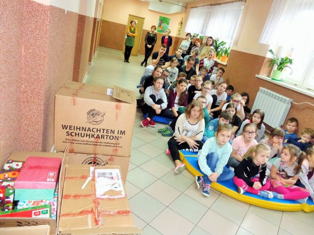 Dzieci ze szkoły w Grabowcu otrzymały paczki od fundacji 