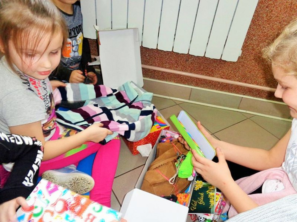 Dzieci ze szkoły w Grabowcu otrzymały paczki od fundacji 
