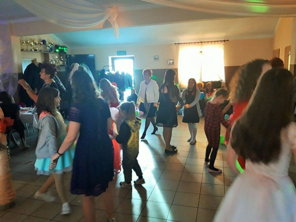 Zabawa w Szkole Podstawowej w Grabowcu