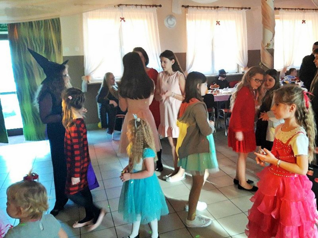 Zabawa w Szkole Podstawowej w Grabowcu