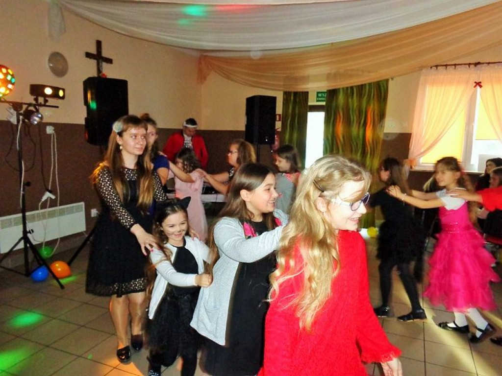 Zabawa w Szkole Podstawowej w Grabowcu