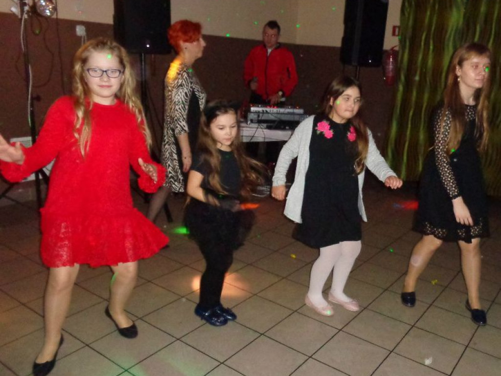 Zabawa w Szkole Podstawowej w Grabowcu