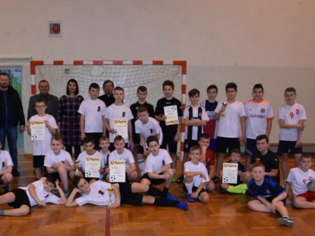 Feryjny halowy turniej piłki nożnej