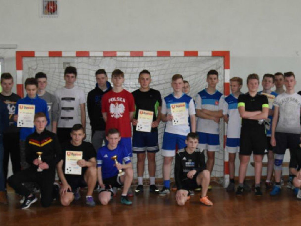 Feryjny halowy turniej piłki nożnej