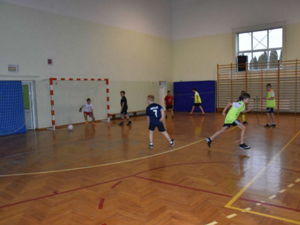 Feryjny halowy turniej piłki nożnej