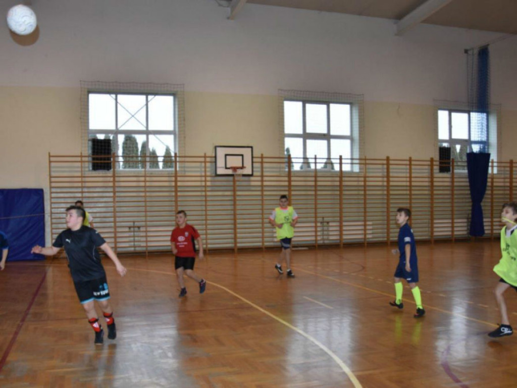 Feryjny halowy turniej piłki nożnej