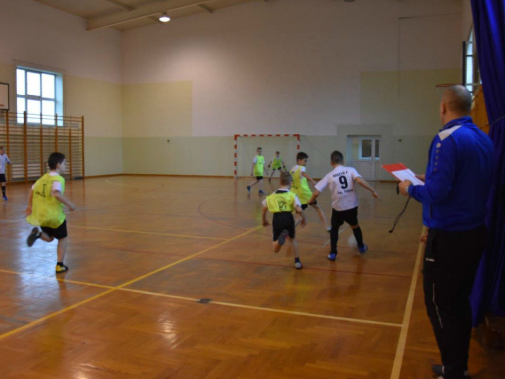 Feryjny halowy turniej piłki nożnej