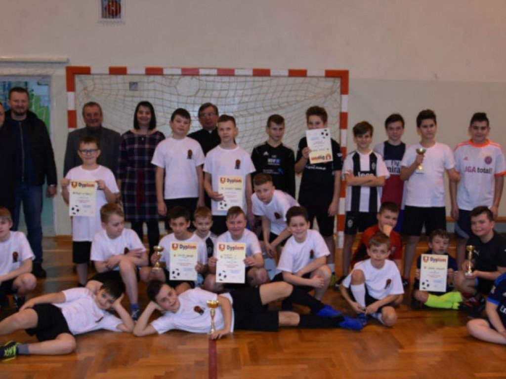 Feryjny halowy turniej piłki nożnej