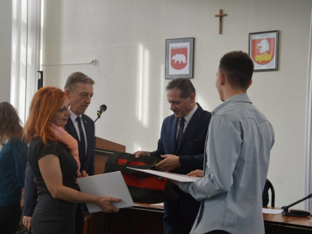 Sportowcy nagrodzeni podczas sesji Rady Miasta