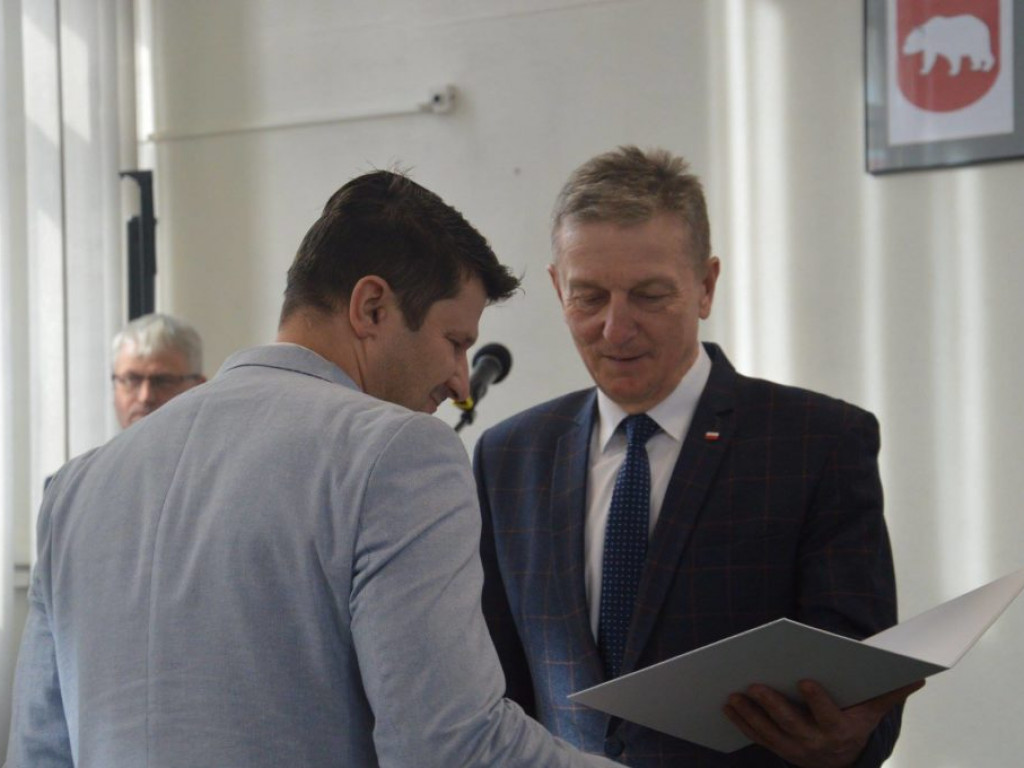 Sportowcy nagrodzeni podczas sesji Rady Miasta