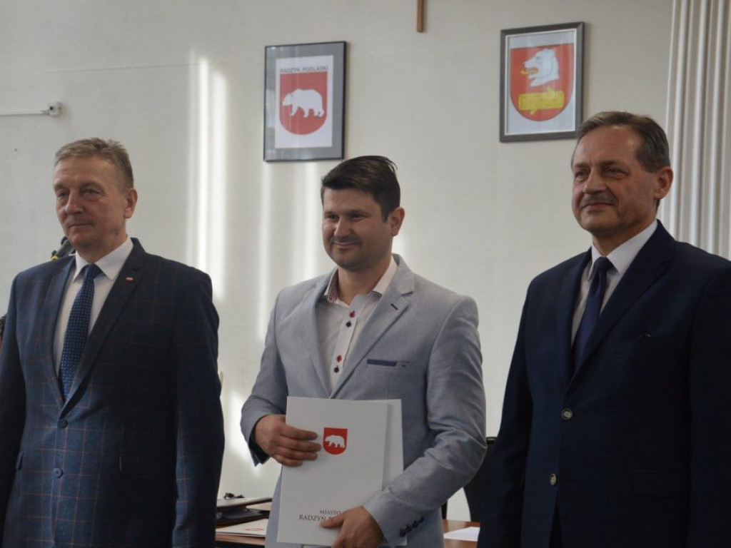 Sportowcy nagrodzeni podczas sesji Rady Miasta