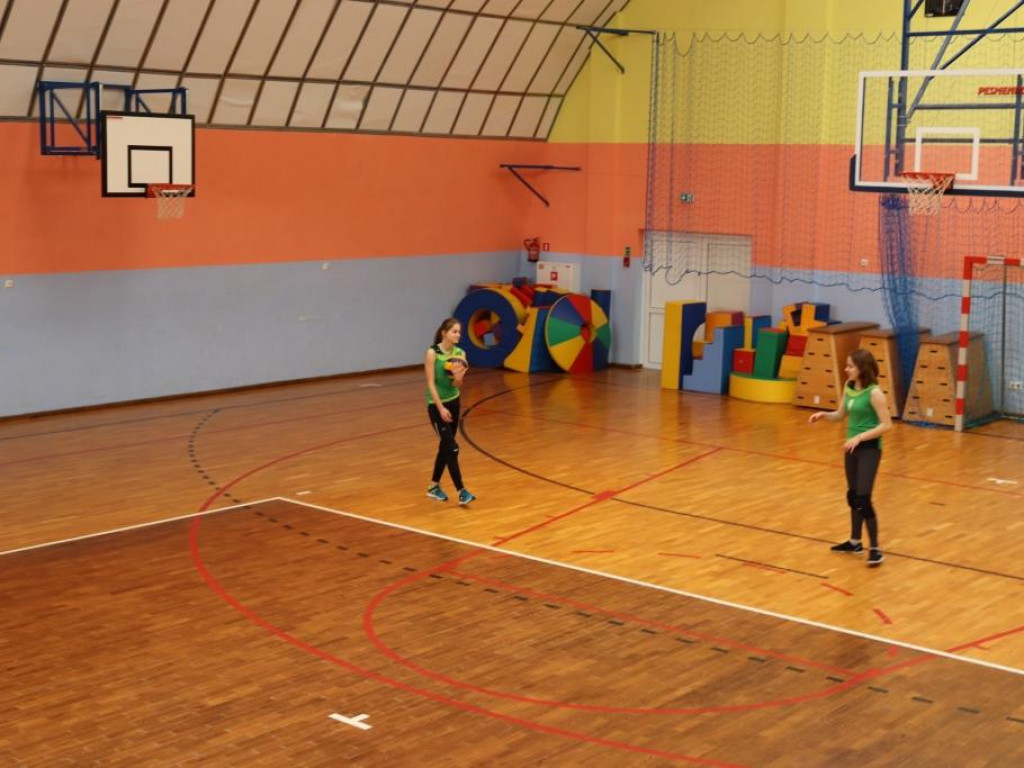 Turniej siatkówki w Komarówce z okazji dnia kobiet