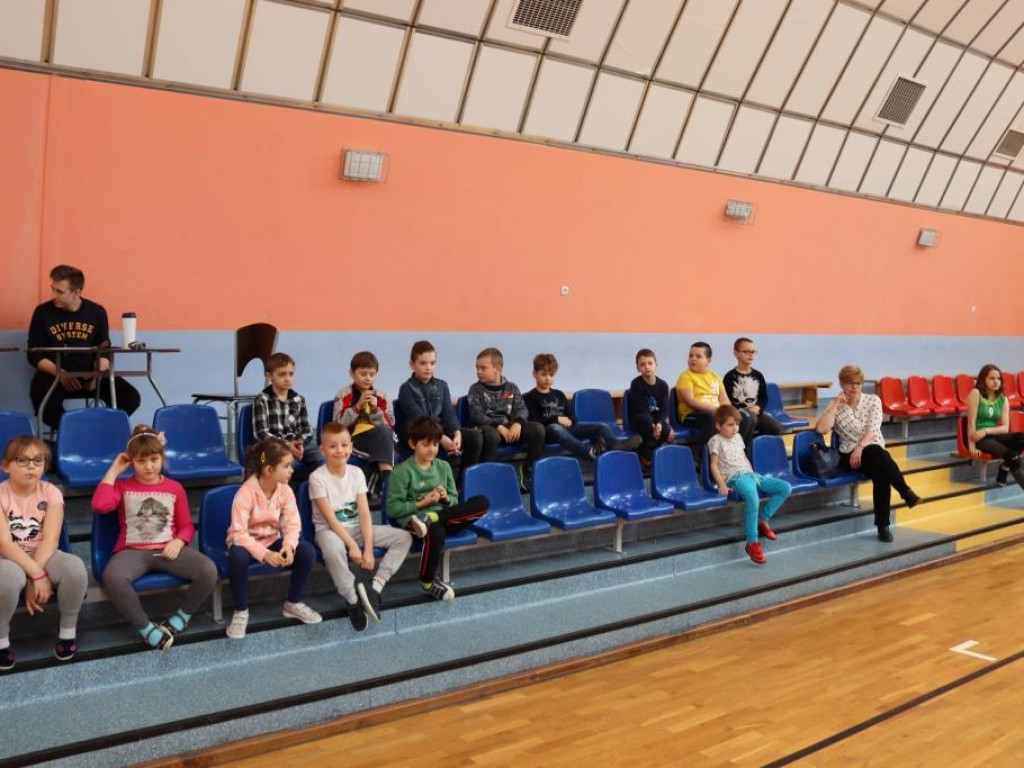 Turniej siatkówki w Komarówce z okazji dnia kobiet