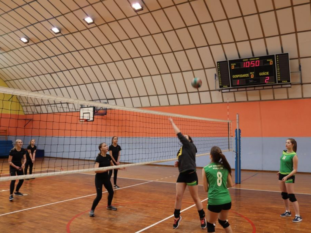 Turniej siatkówki w Komarówce z okazji dnia kobiet