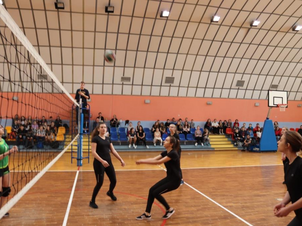Turniej siatkówki w Komarówce z okazji dnia kobiet