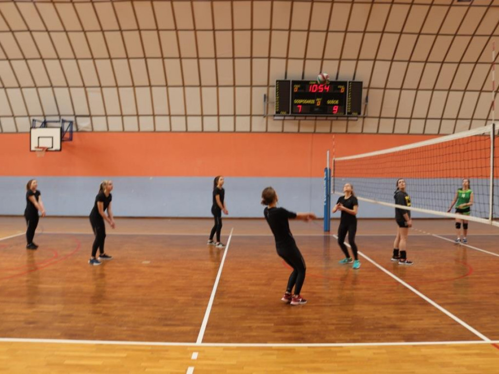 Turniej siatkówki w Komarówce z okazji dnia kobiet