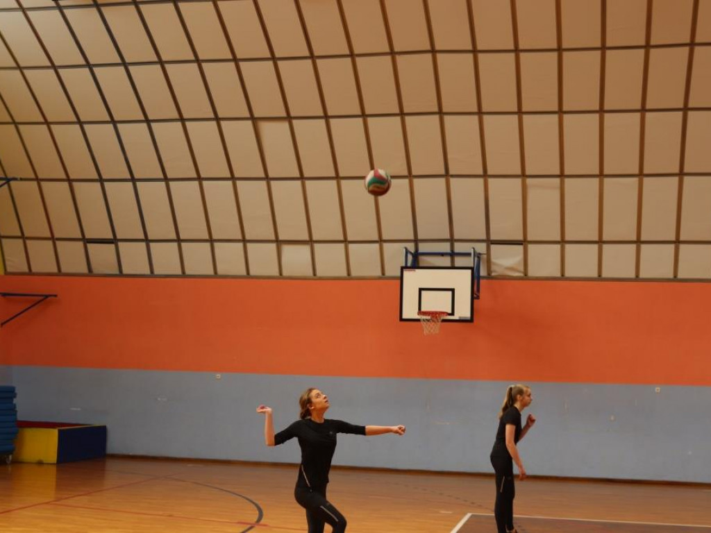 Turniej siatkówki w Komarówce z okazji dnia kobiet