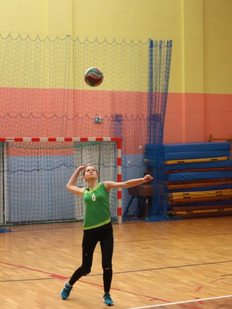 Turniej siatkówki w Komarówce z okazji dnia kobiet