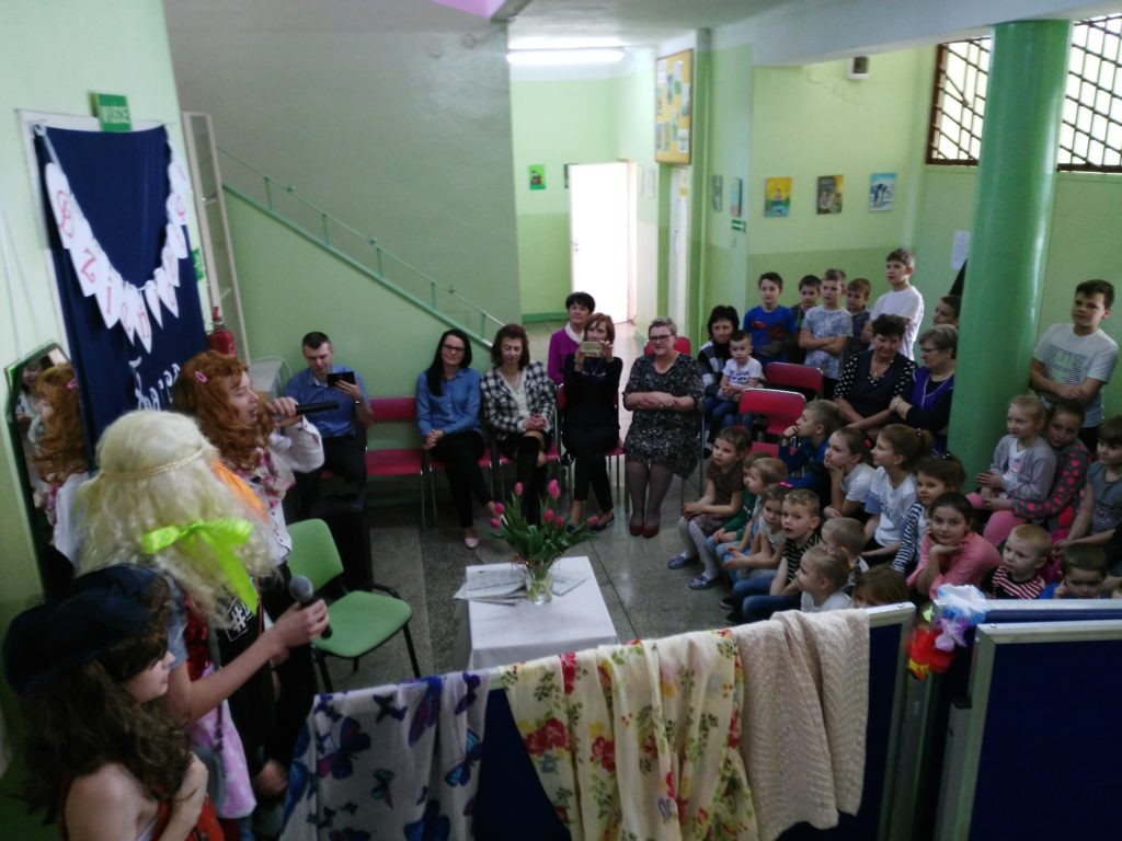 Dzień kobiet w Szkole Podstawowej w Zakrzewie