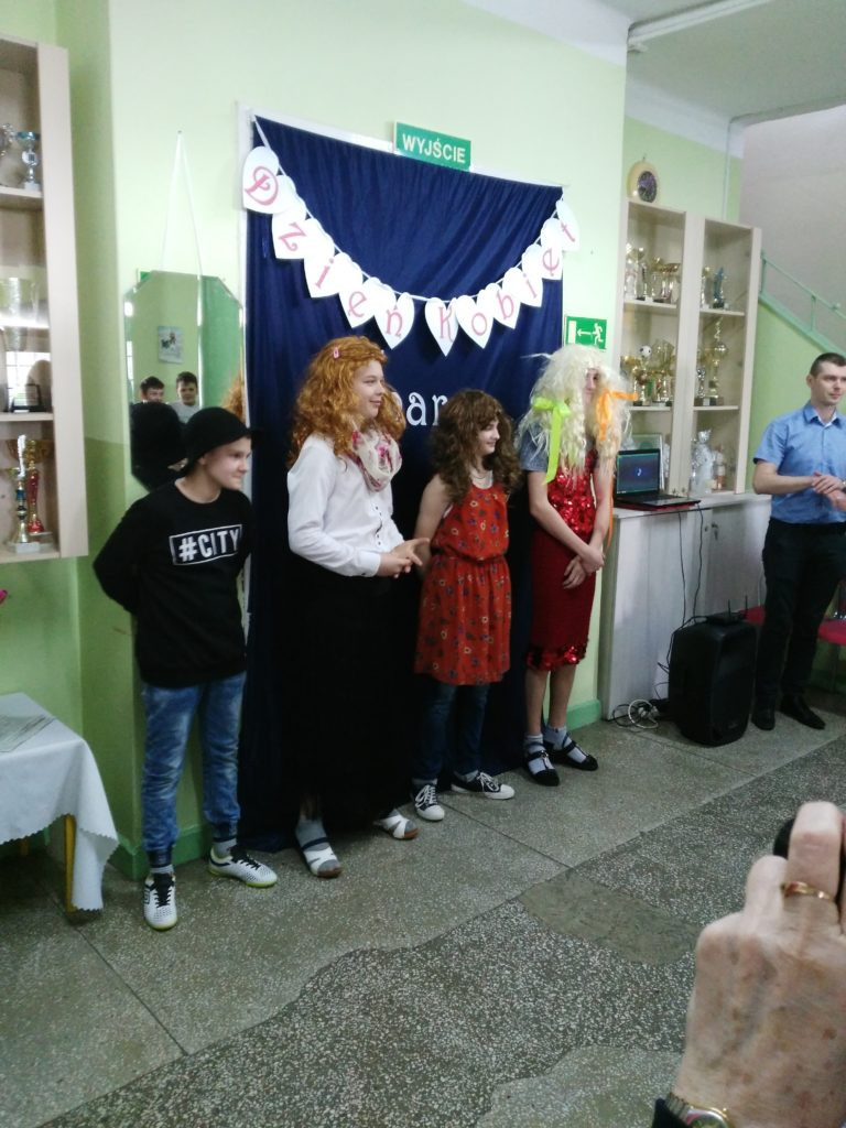 Dzień kobiet w Szkole Podstawowej w Zakrzewie