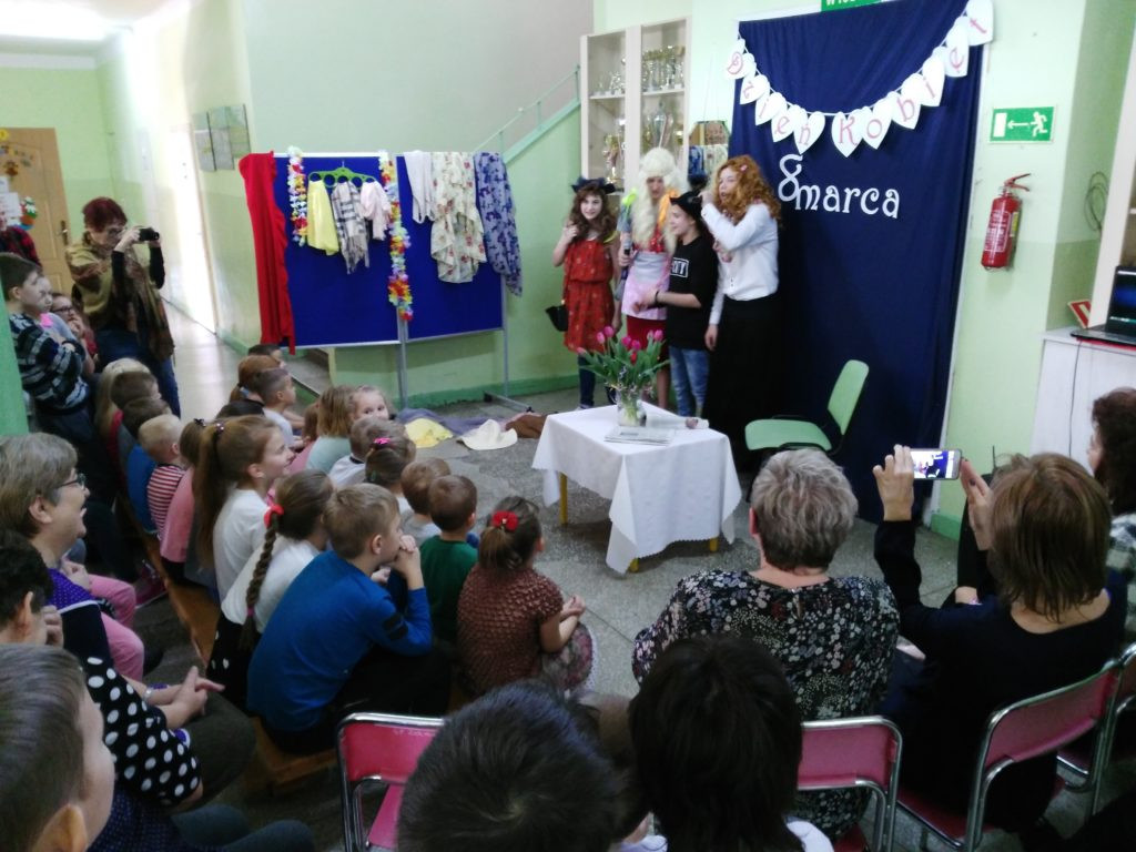 Dzień kobiet w Szkole Podstawowej w Zakrzewie
