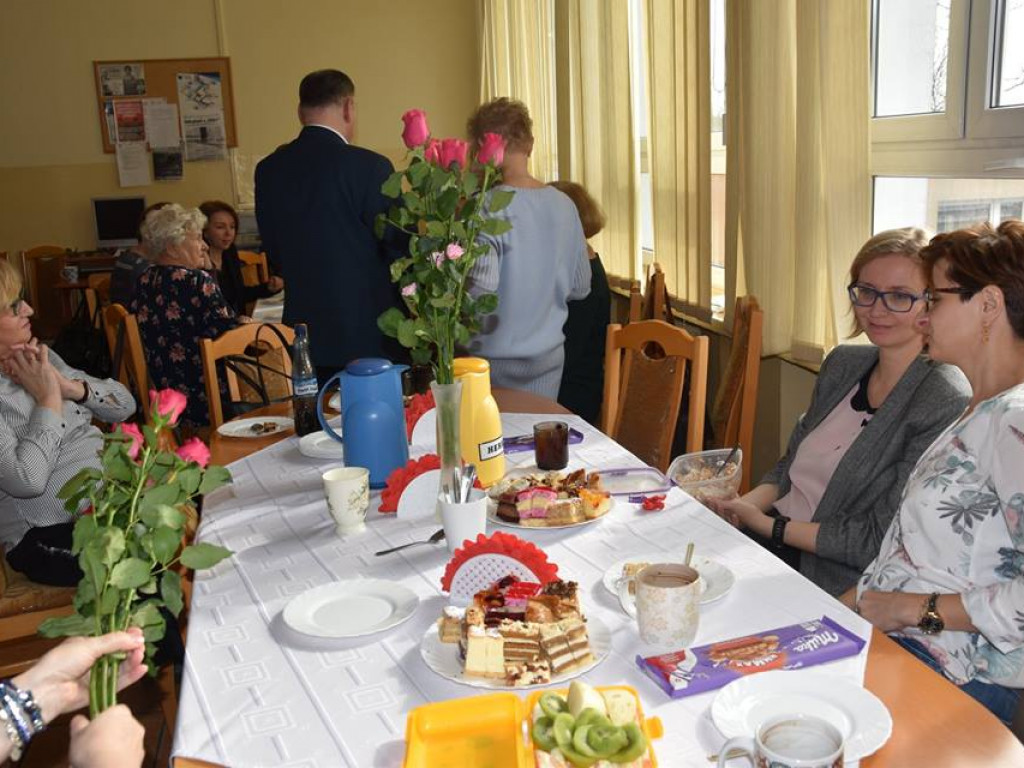 Dzień kobiet w I LO w Radzyniu - zdjęcia