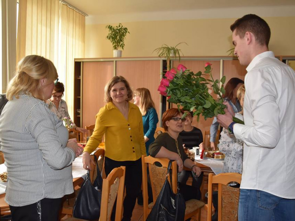 Dzień kobiet w I LO w Radzyniu - zdjęcia