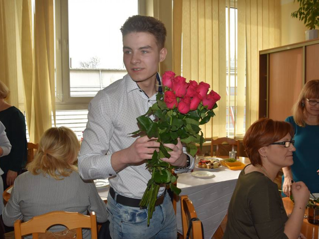 Dzień kobiet w I LO w Radzyniu - zdjęcia