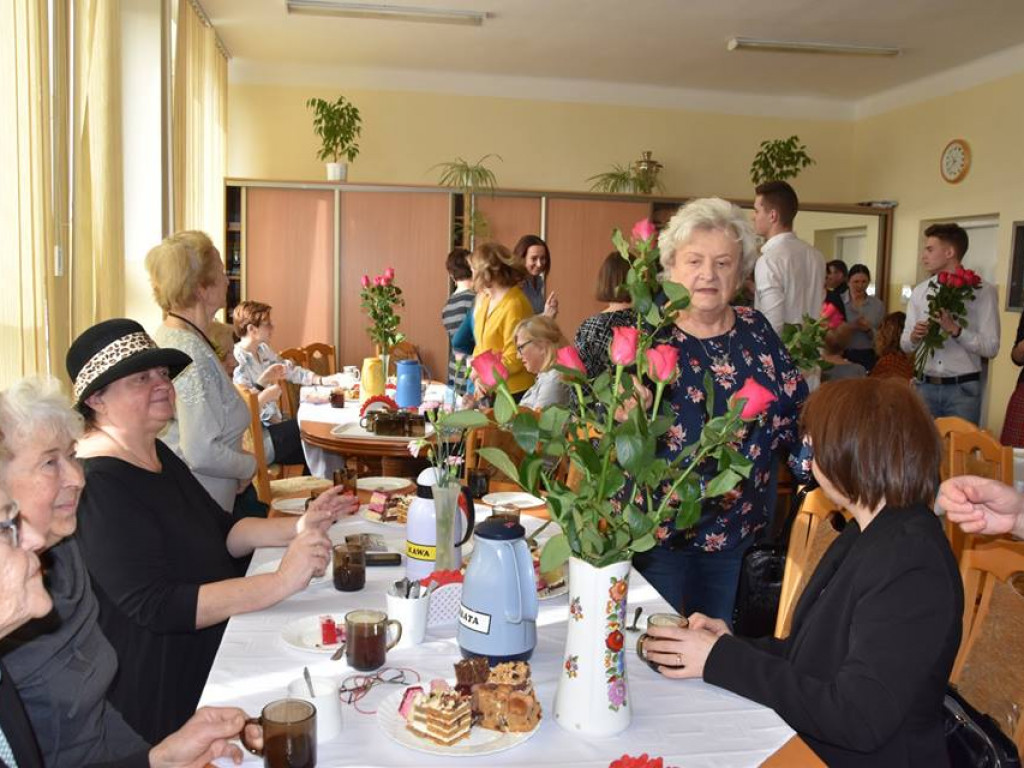 Dzień kobiet w I LO w Radzyniu - zdjęcia