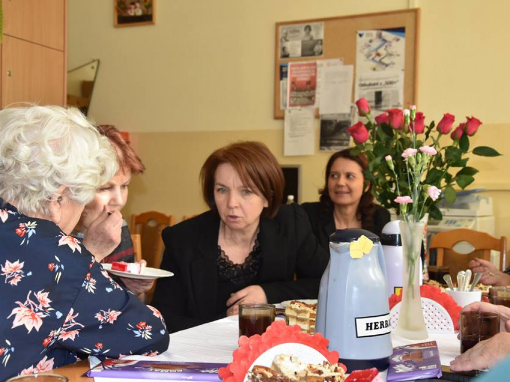 Dzień kobiet w I LO w Radzyniu - zdjęcia