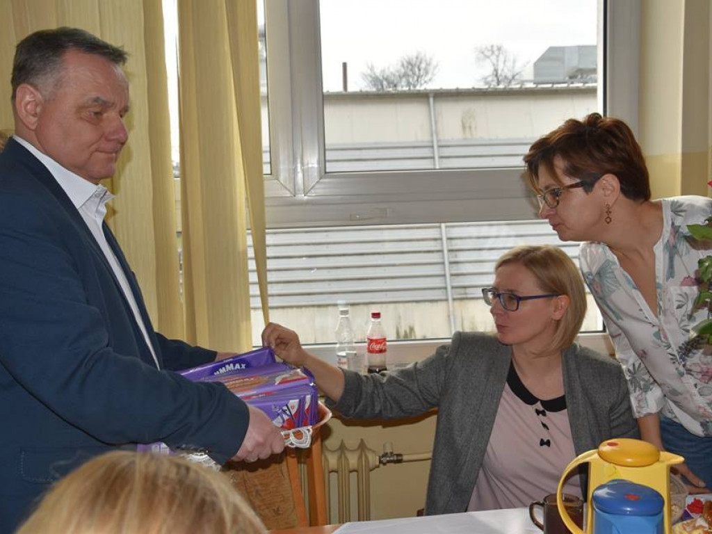 Dzień kobiet w I LO w Radzyniu - zdjęcia