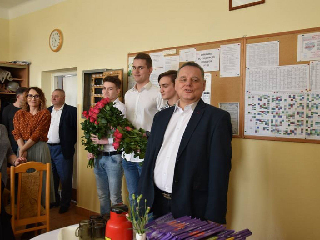 Dzień kobiet w I LO w Radzyniu - zdjęcia