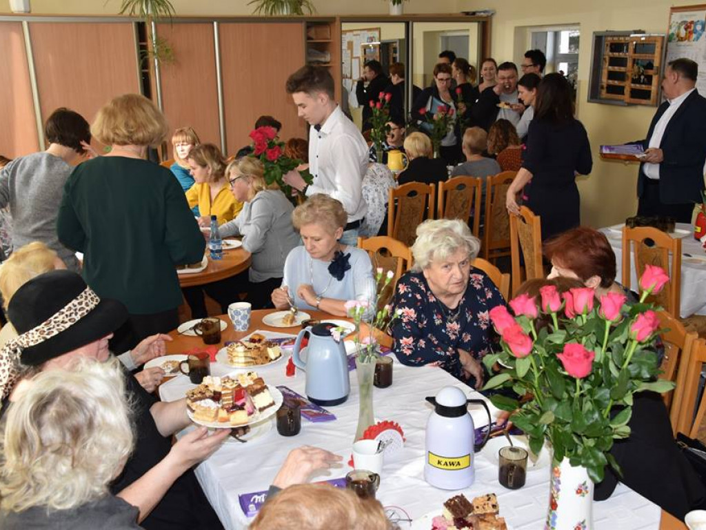 Dzień kobiet w I LO w Radzyniu - zdjęcia