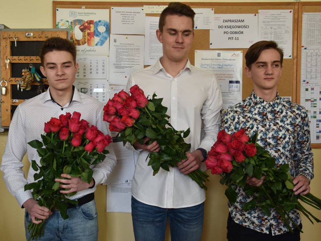 Dzień kobiet w I LO w Radzyniu - zdjęcia