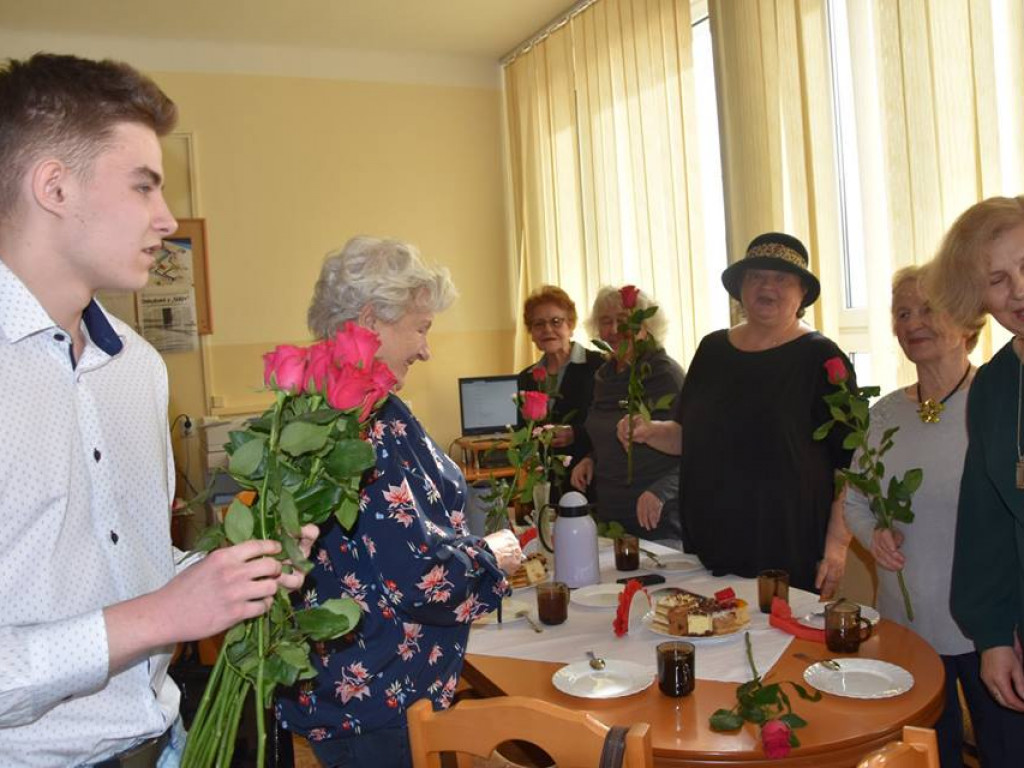 Dzień kobiet w I LO w Radzyniu - zdjęcia