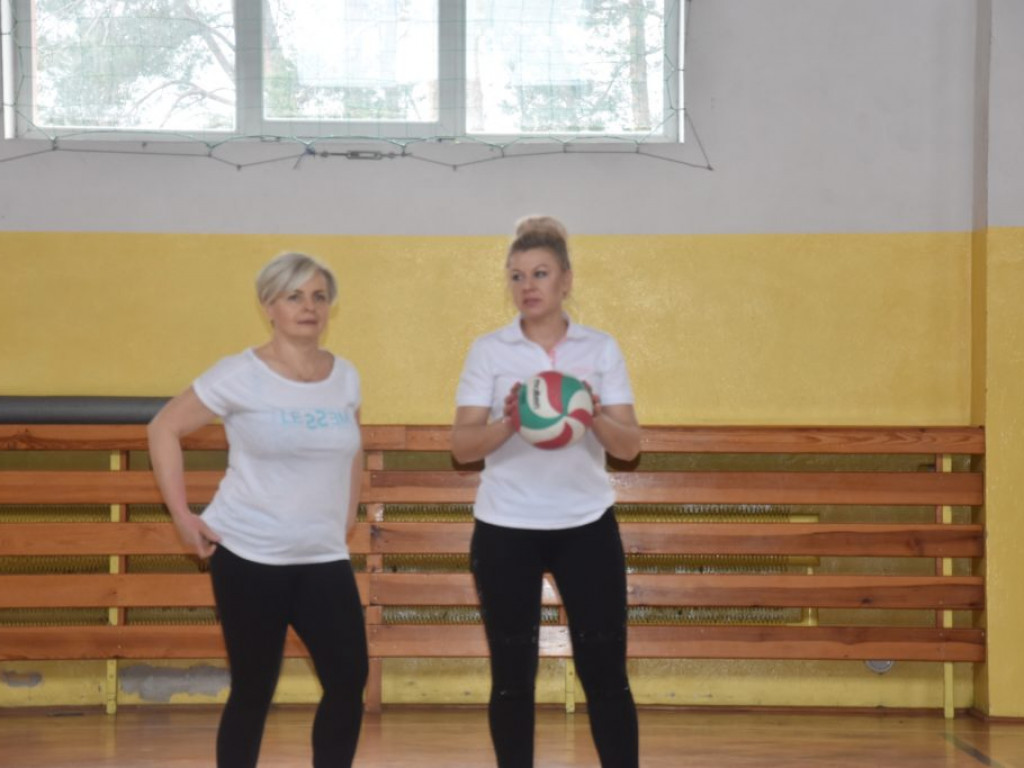 Turniej siatkówki w gminie Radzyń z okazji dnia kobiet